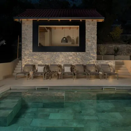 Cozy Salt & Stone With A Pool Villa
