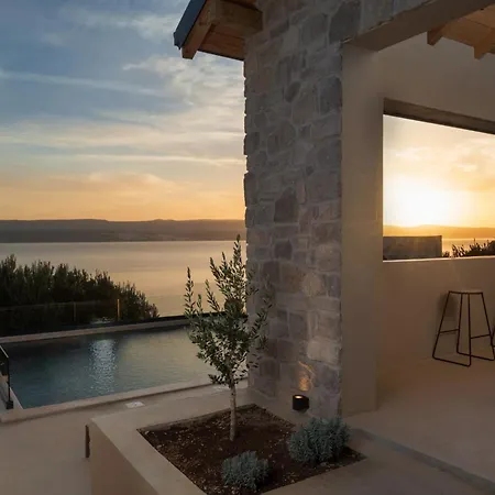 Cozy Salt & Stone With A Pool Mimice
