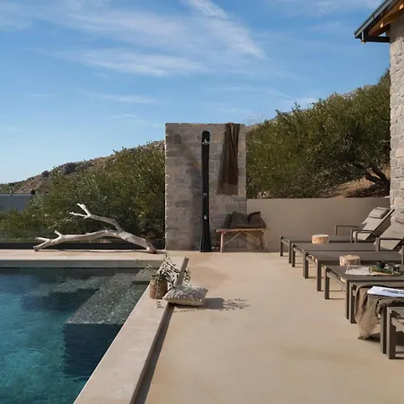 Cozy Salt & Stone With A Pool Mimice
